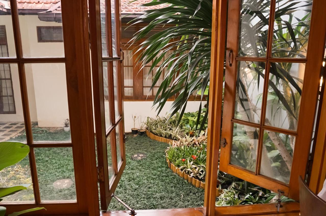 Roemah Renjana Bandung Bed & Breakfast Dış mekan fotoğraf