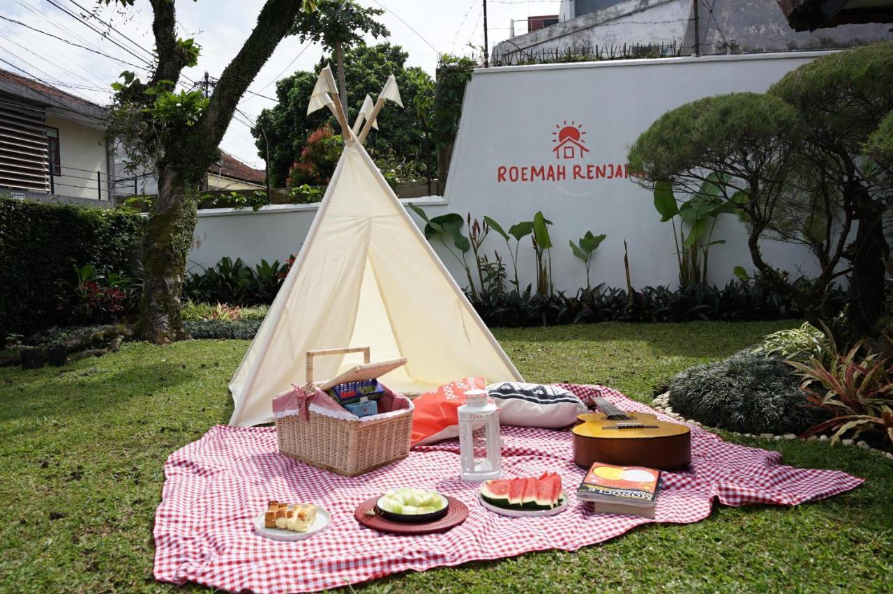 Roemah Renjana Bandung Bed & Breakfast Dış mekan fotoğraf