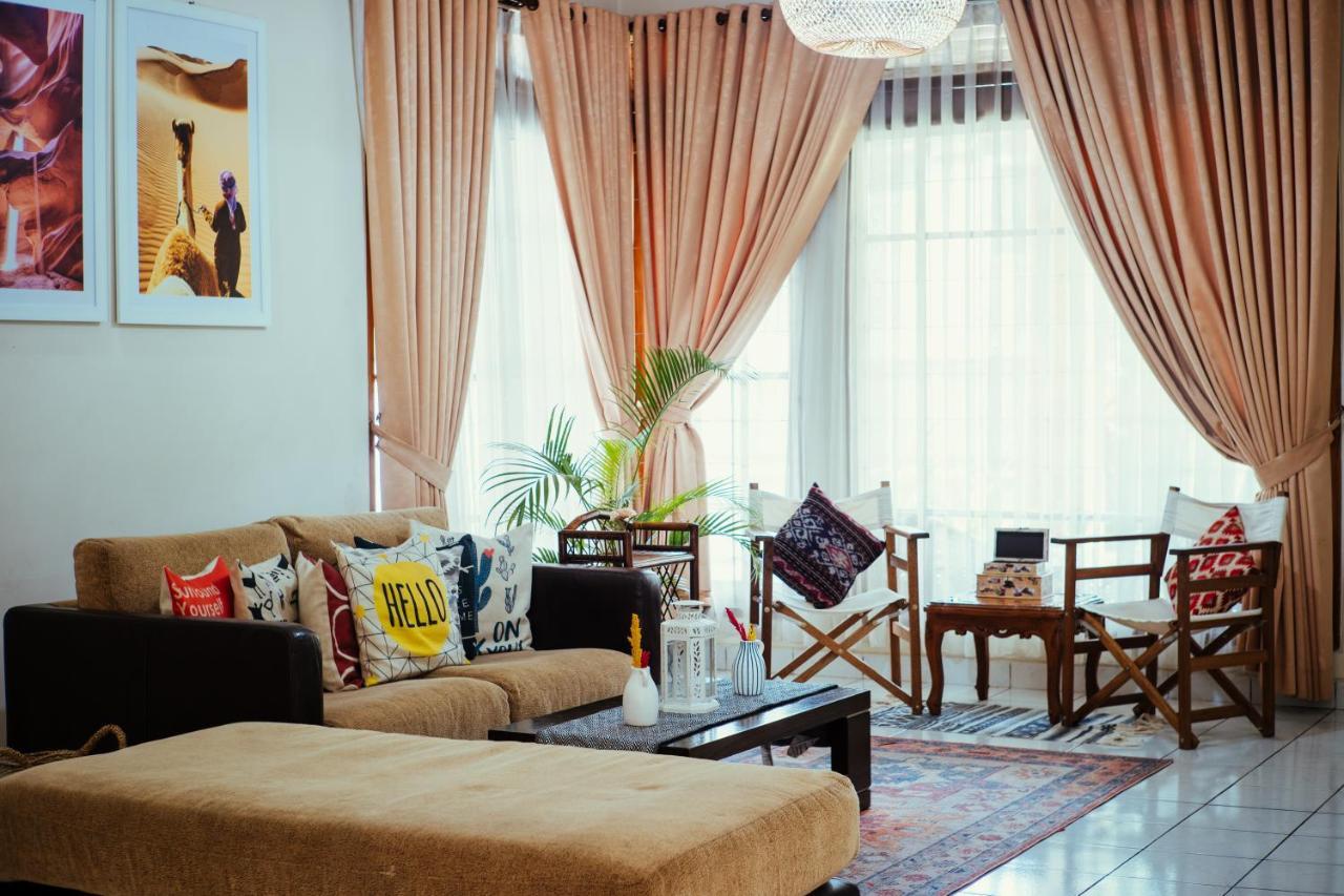 Roemah Renjana Bandung Bed & Breakfast Dış mekan fotoğraf