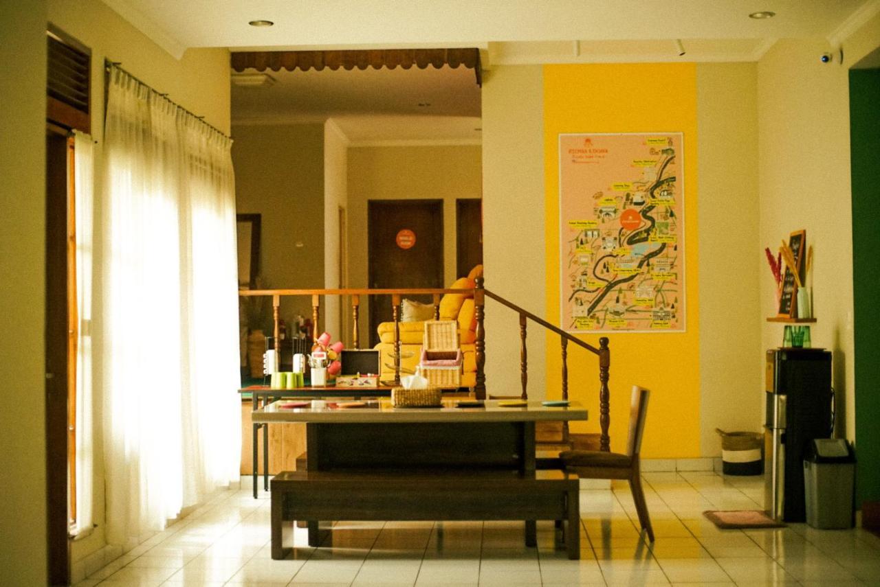 Roemah Renjana Bandung Bed & Breakfast Dış mekan fotoğraf