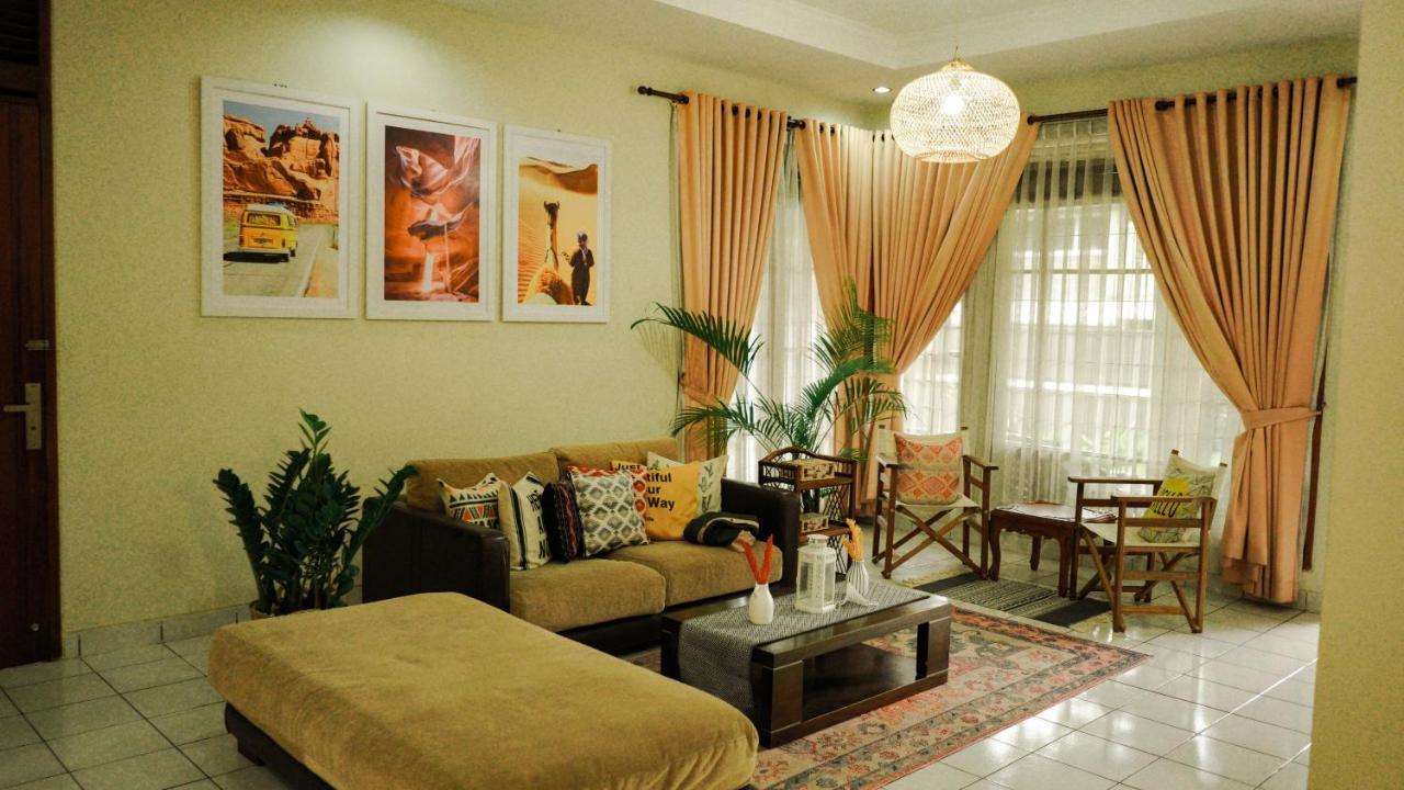 Roemah Renjana Bandung Bed & Breakfast Dış mekan fotoğraf