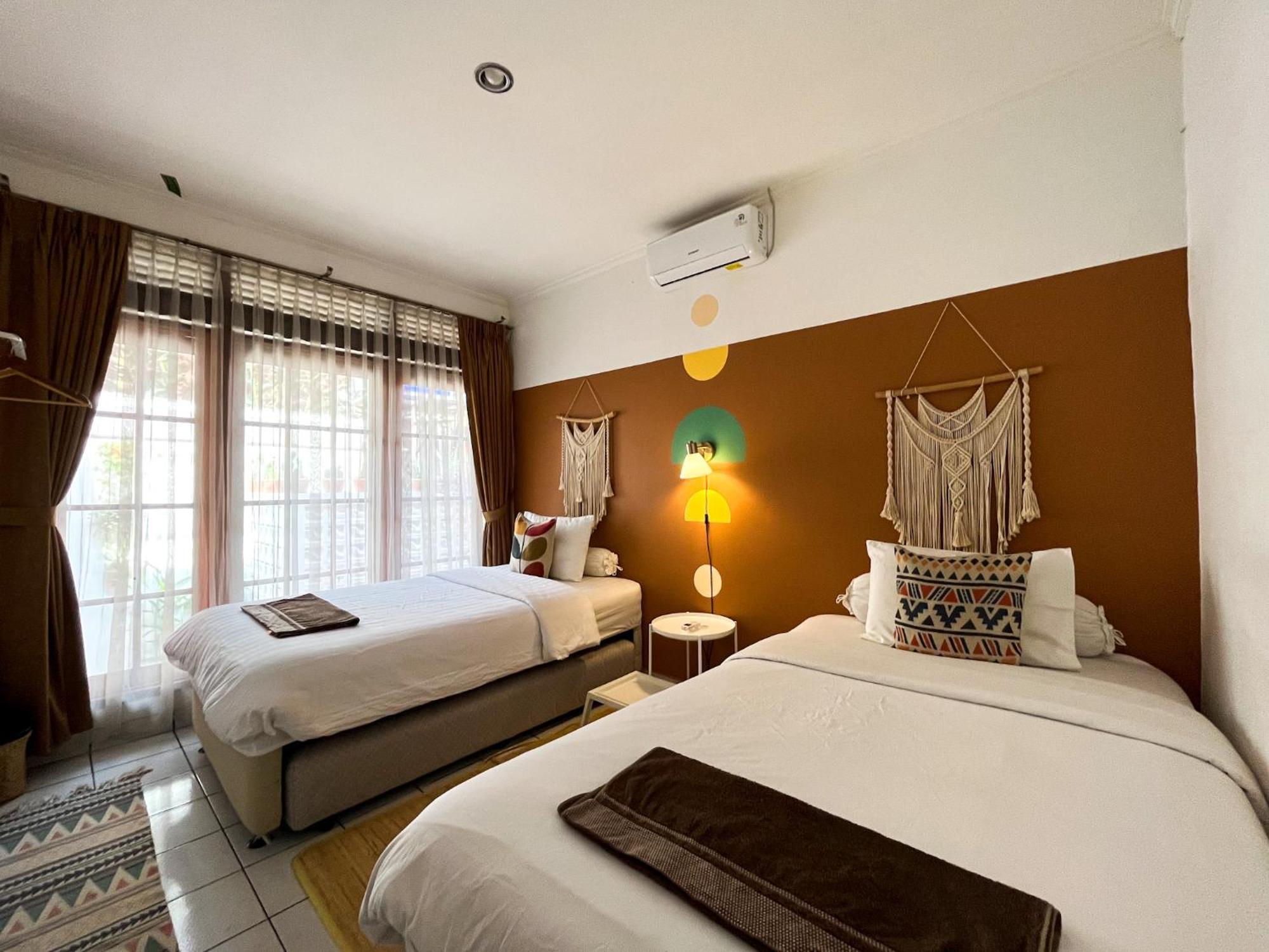 Roemah Renjana Bandung Bed & Breakfast Dış mekan fotoğraf