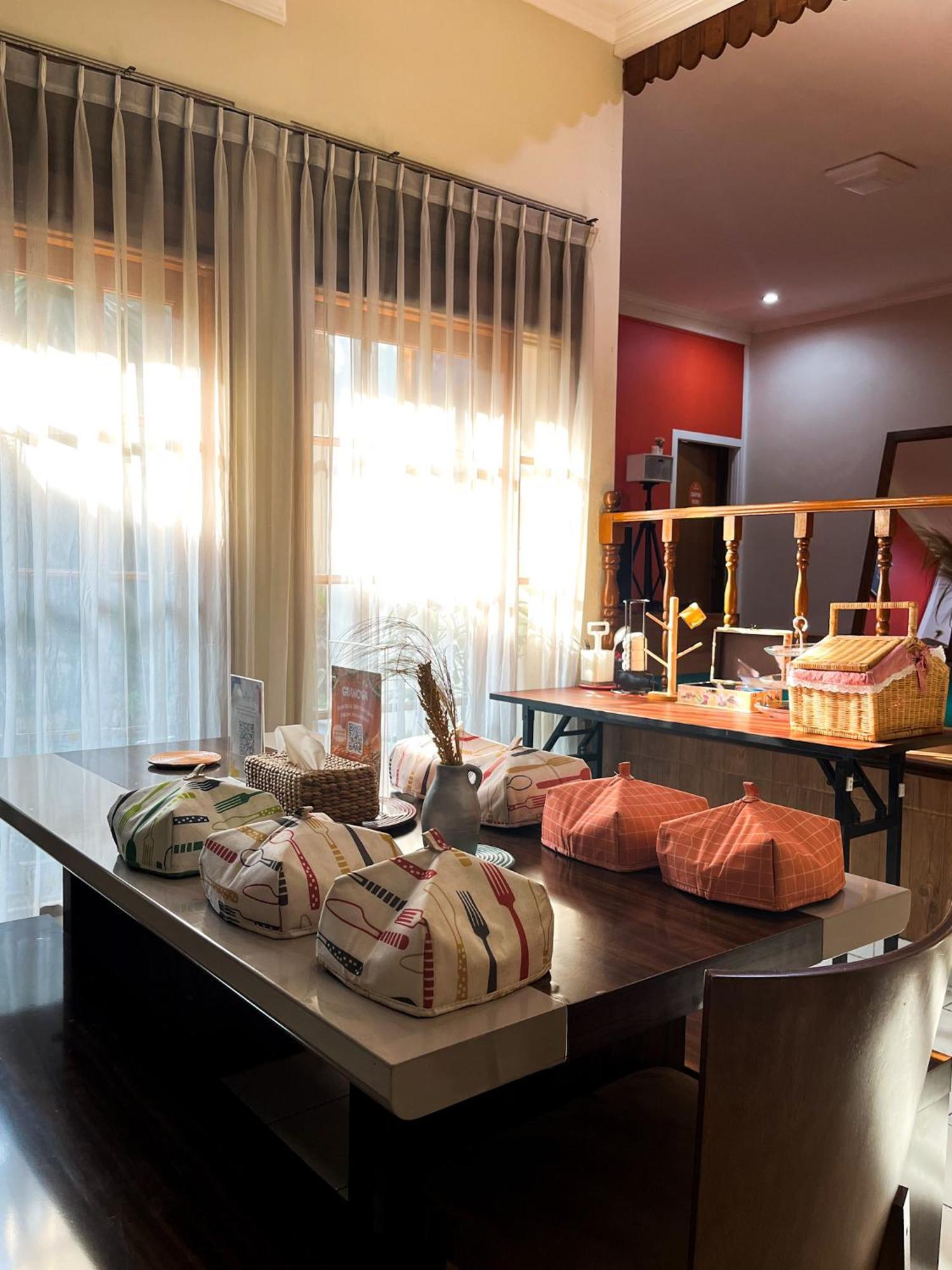 Roemah Renjana Bandung Bed & Breakfast Dış mekan fotoğraf