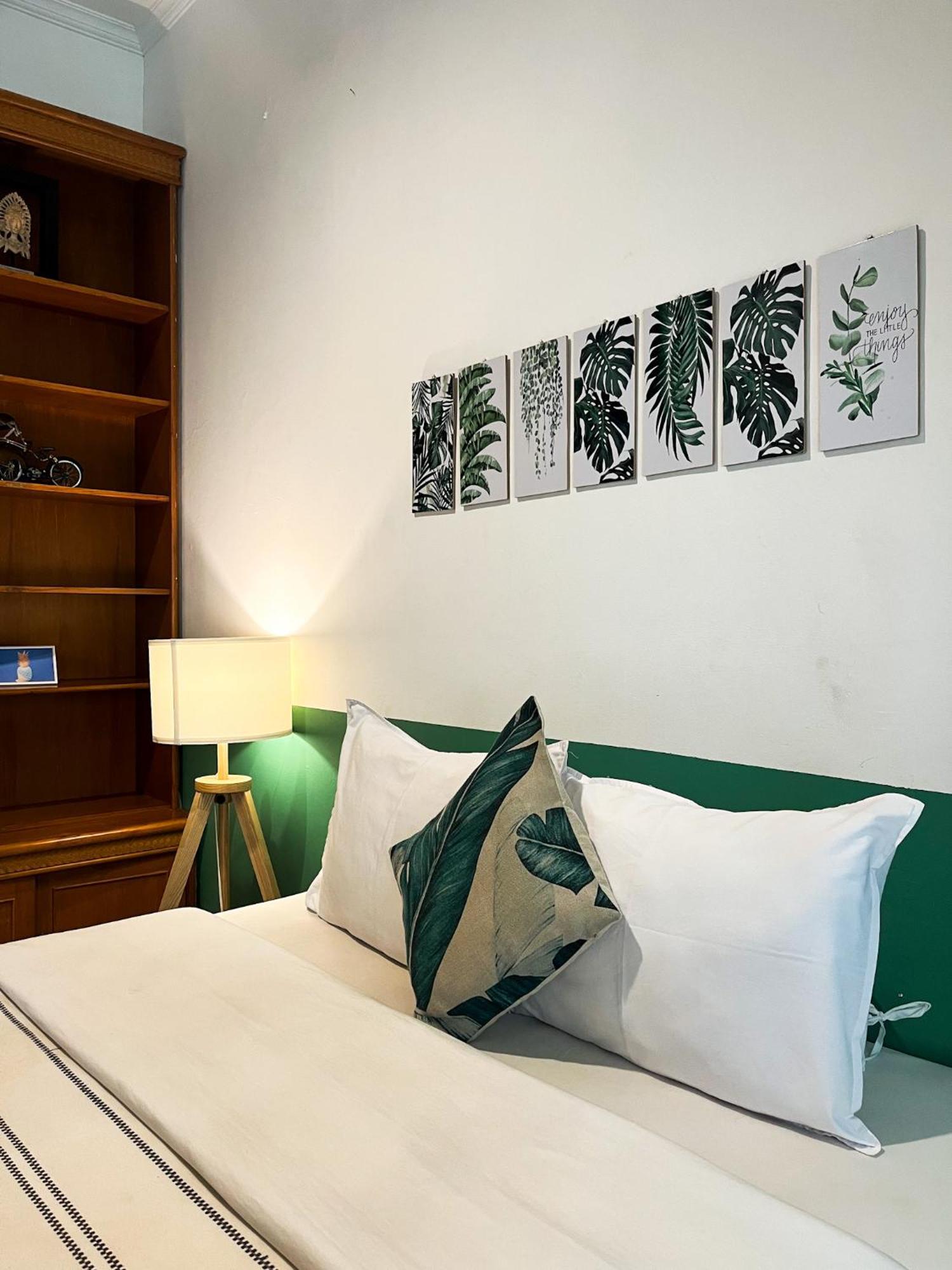 Roemah Renjana Bandung Bed & Breakfast Dış mekan fotoğraf