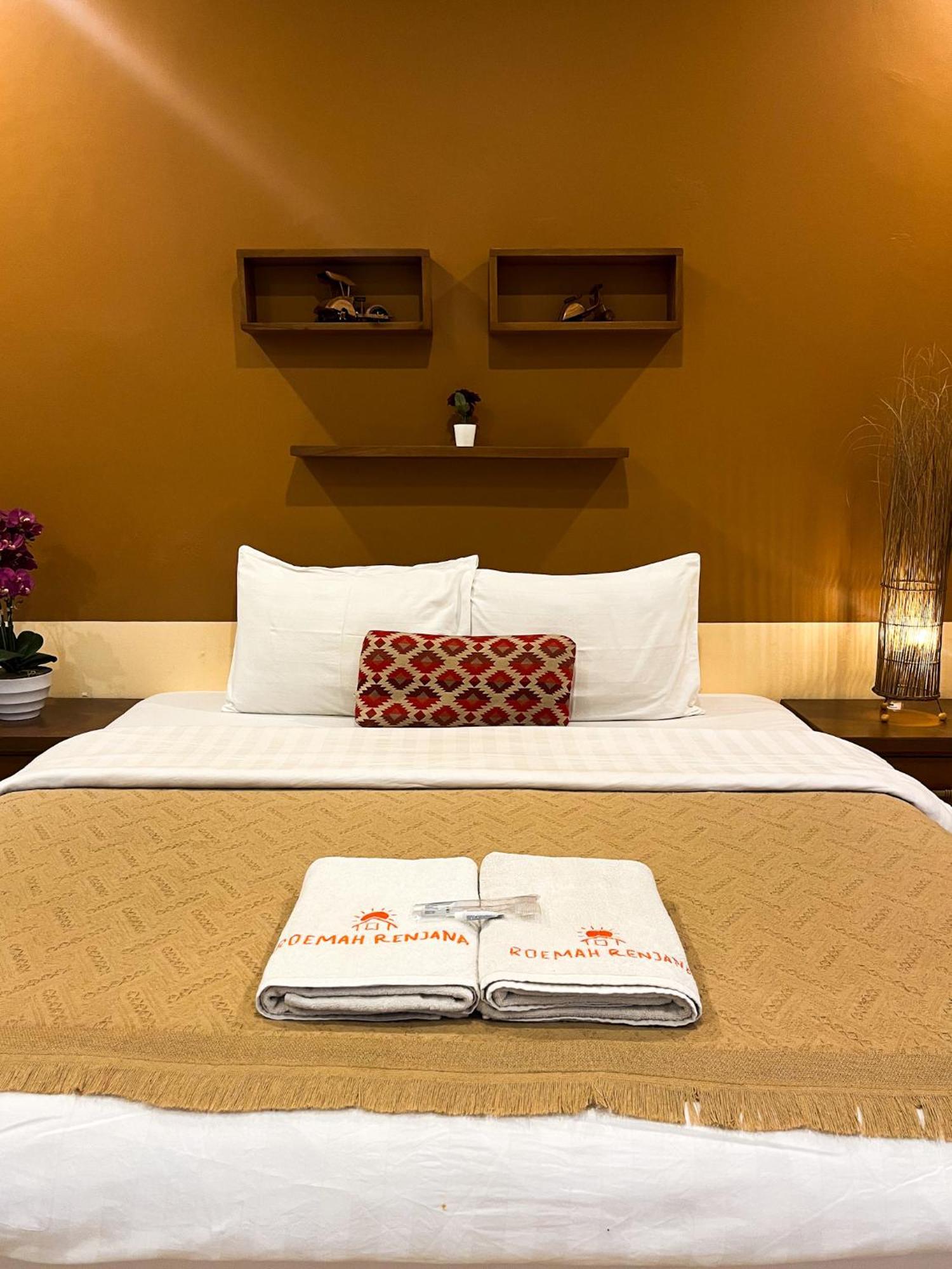 Roemah Renjana Bandung Bed & Breakfast Dış mekan fotoğraf