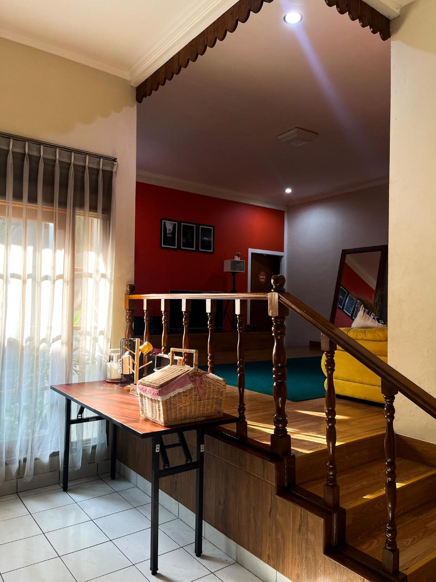 Roemah Renjana Bandung Bed & Breakfast Dış mekan fotoğraf